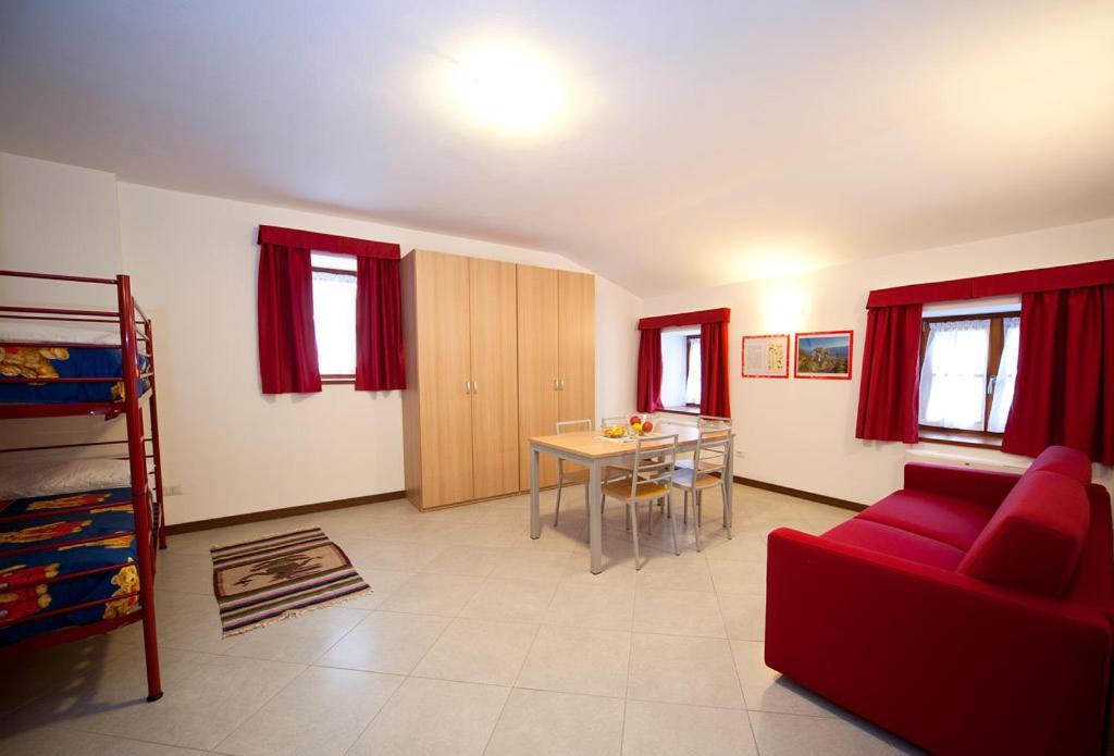Il Seicento Aparthotel Sernio Bilik gambar