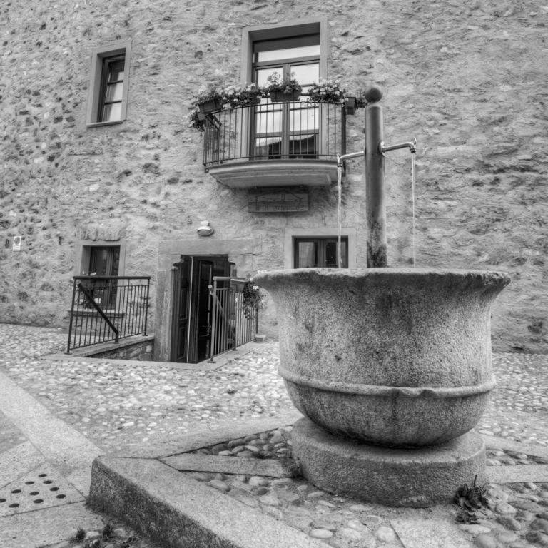 Il Seicento Aparthotel Sernio Luaran gambar