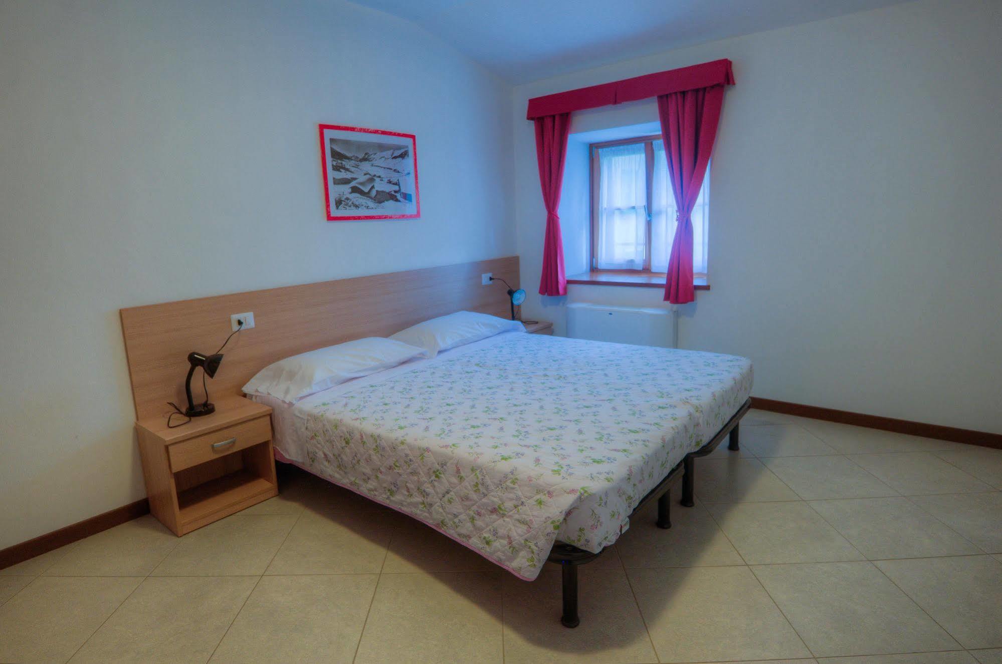 Il Seicento Aparthotel Sernio Luaran gambar