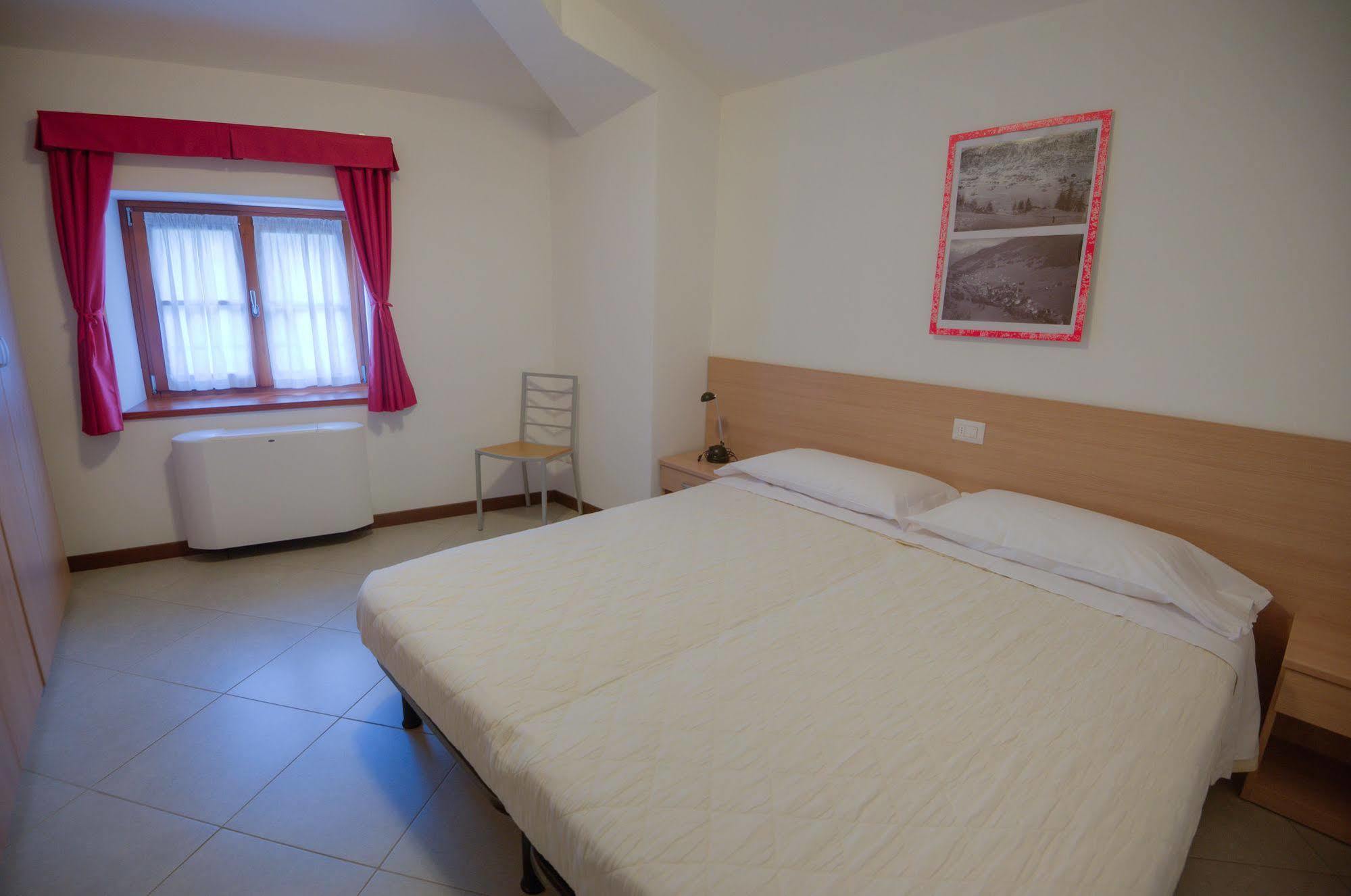 Il Seicento Aparthotel Sernio Luaran gambar