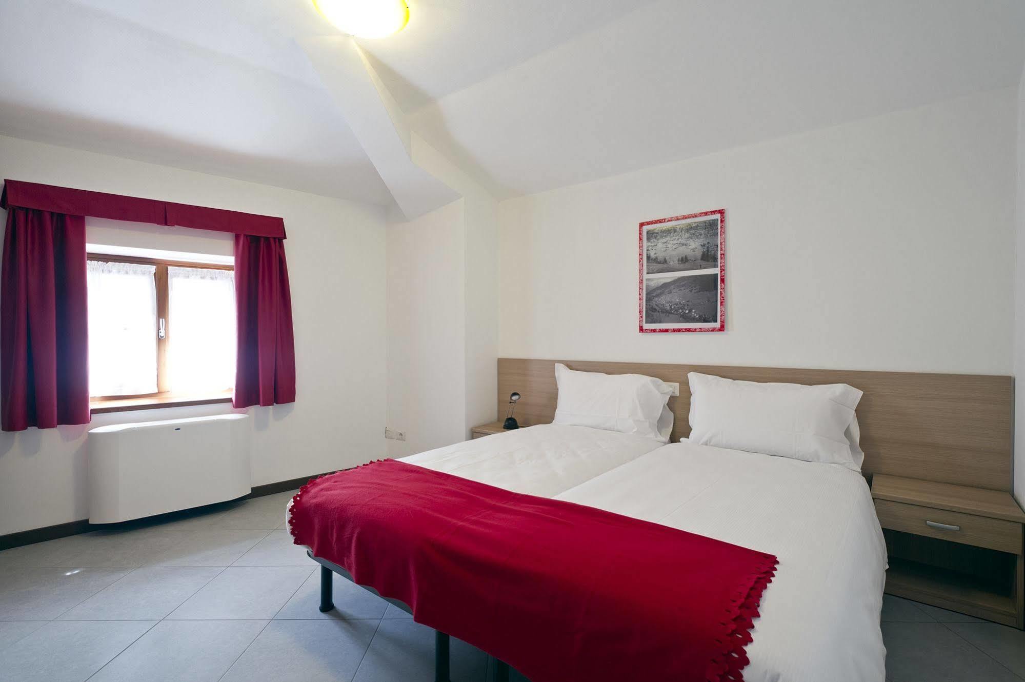Il Seicento Aparthotel Sernio Luaran gambar